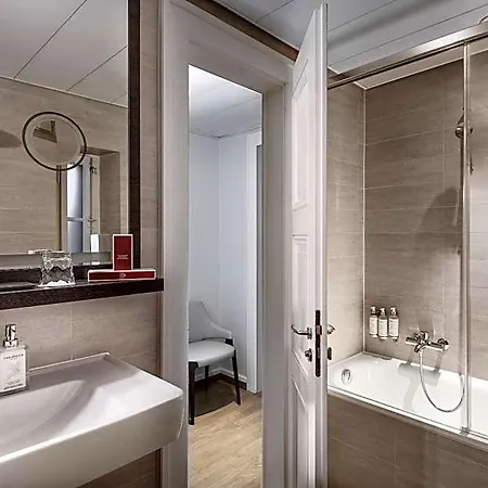 מלון Chateau D'ouchy 4*